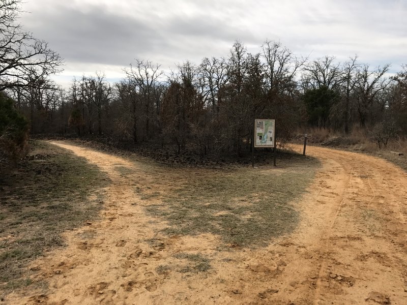 This point marks the junction of the Black Trail with the Green Trail.