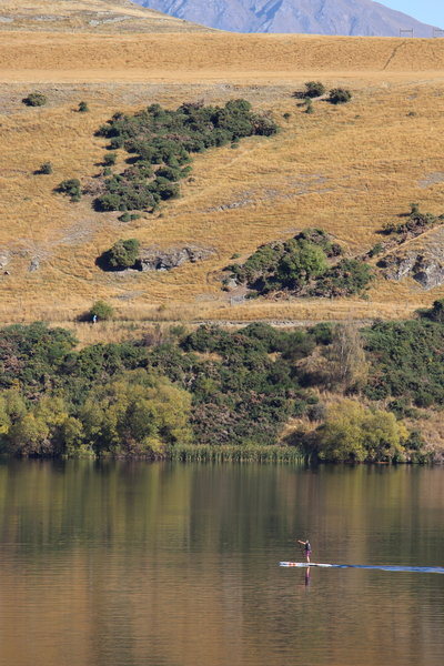 Lake Hayes is a perfect place for a family outing or aquatic fun.