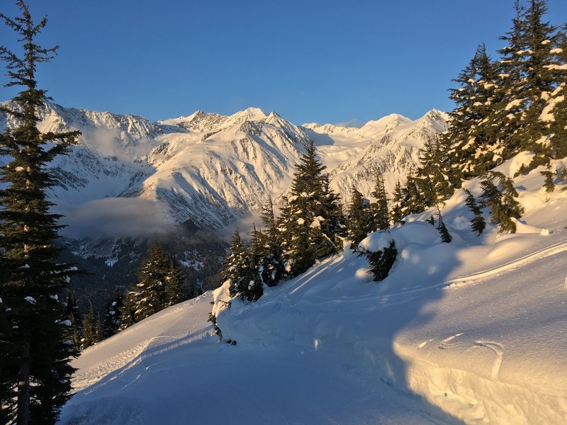 6000' glacier-coated peaks provide Girdwood with its stunning backdrop.