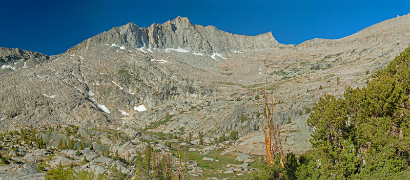 Blue Canyon Pass is the dip on the left. From there, make a high traverse toward Finger Peak and Finger Col on the right side. After reaching the basin below Finger Peak, the route becomes much easier.