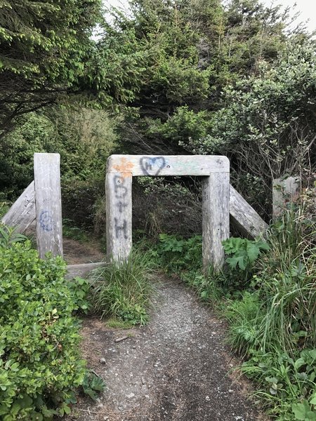 A horse-prevention gate stands on the Elk Head Trail.
