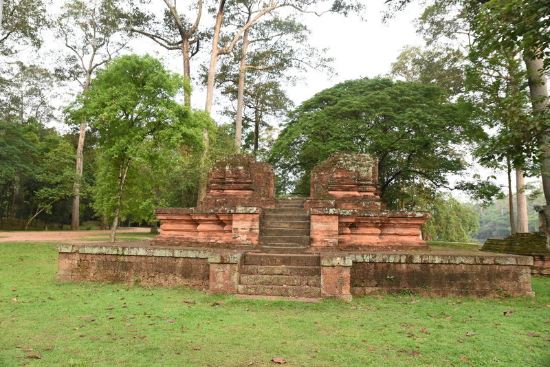 Thma Bay Kaek temple ruins.