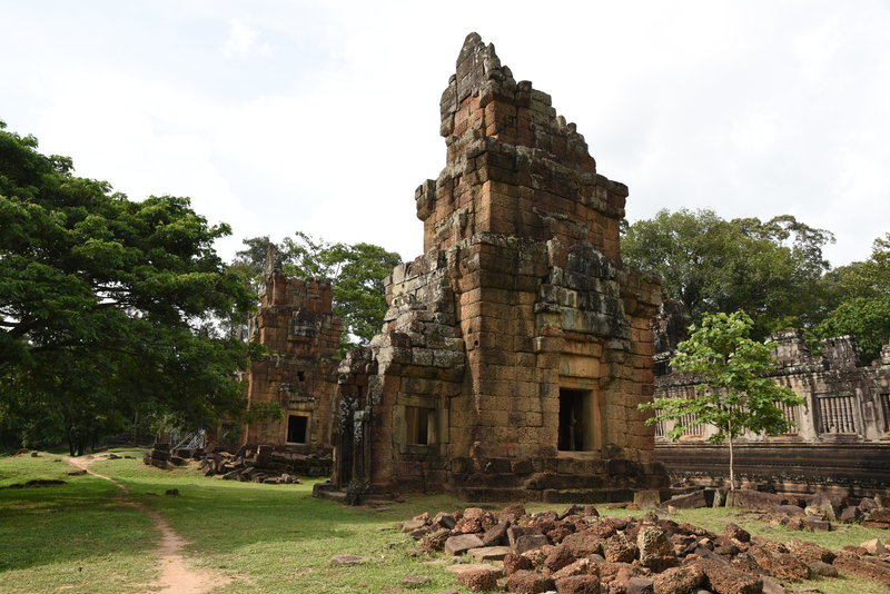 Prasat Suor Prat towers with North Khleang in the background.