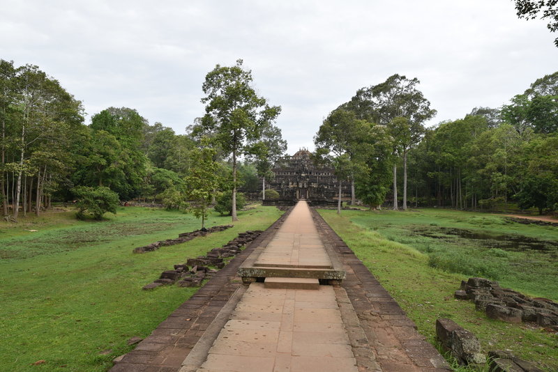 Causeway entance to Baphuon Trail.