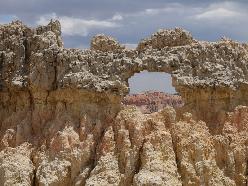 View through a small arch along the Rim Trail at Bryce Canyon NP.