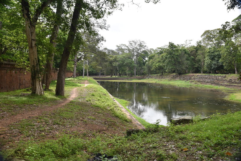 Sras Srei Trail and the second pool.