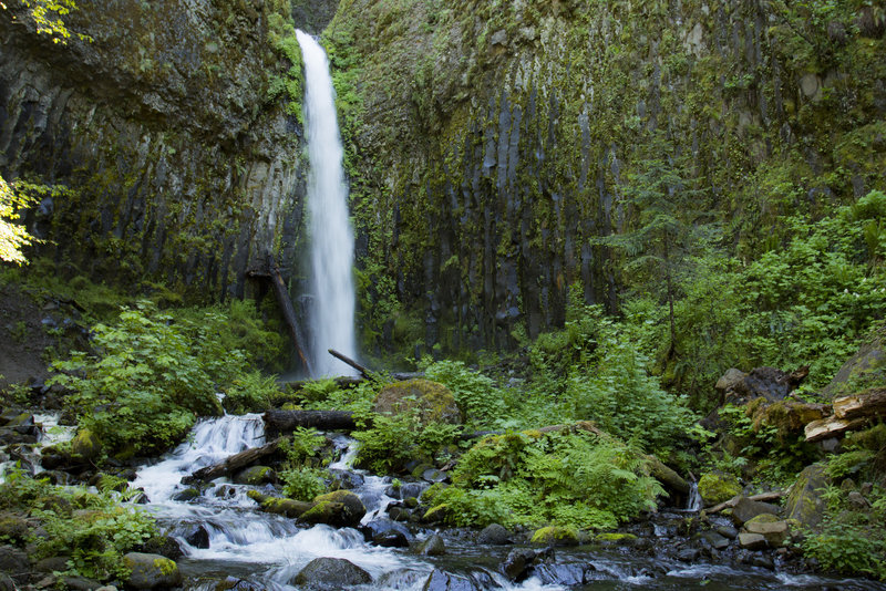 Dry Creek Falls. | Photo by Icetsarina (goo.gl/PmFlZP) used under CC0 1.0.