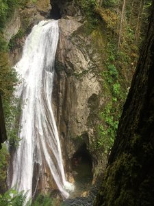 The lower falls are quite beautiful from the Lower Twin Falls Viewpoint (bottom of the stairs).