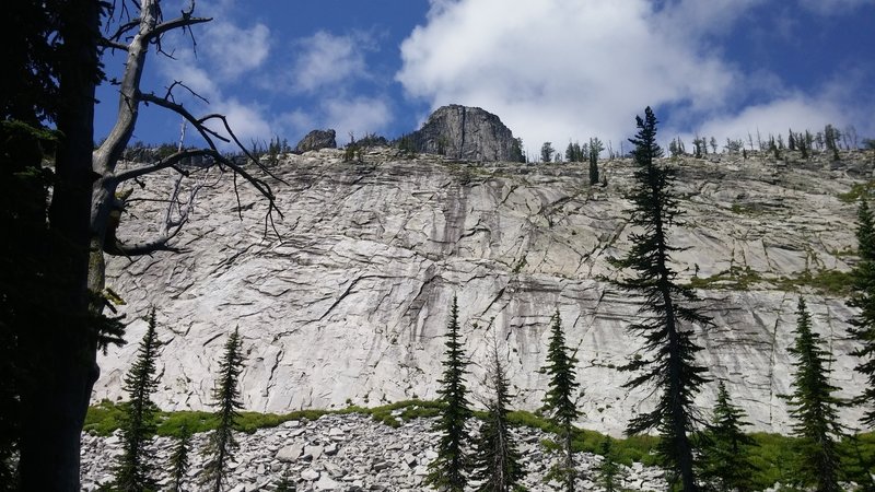 Castle Crag rises out of the slabs above Knaack Lake.