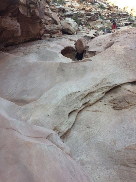 The group works around a tight spot in Ding Canyon.