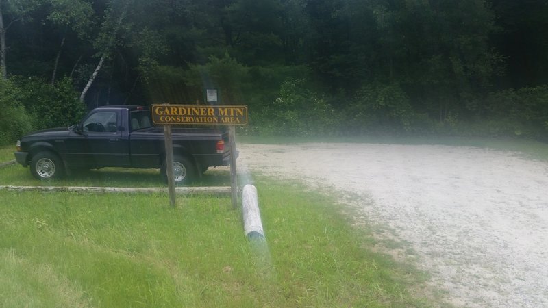 Gardiner Mountain Parking Lot (right on Route 10) has space for a dozen cars or so.