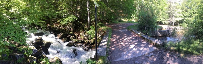 Crossing the Vladaya River (about 10.5km in)