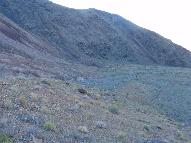 Looking back at the trailhead. Note SUV middle right side.