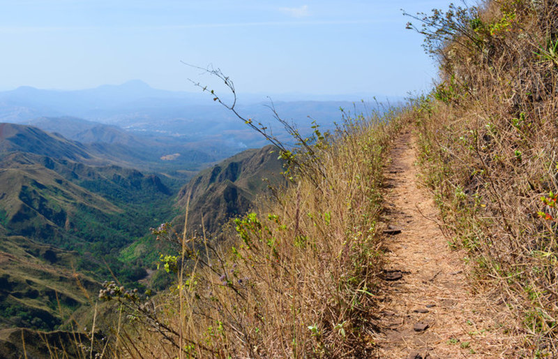 The trail to Belo Horizonte peak.