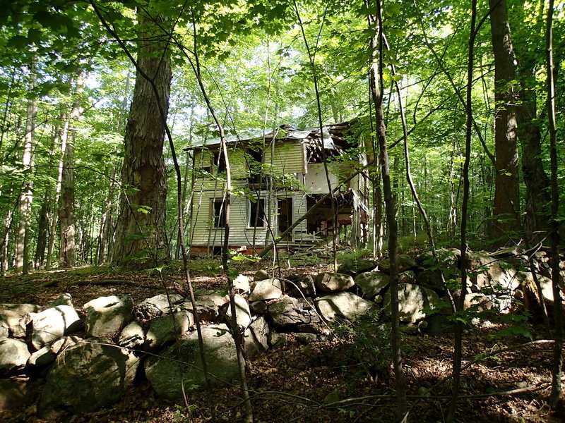 Old farmhouse along School Mountain Road Trail