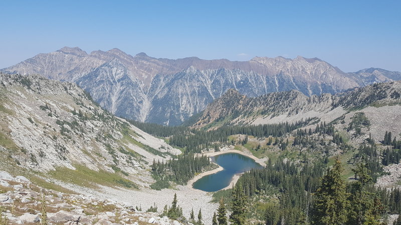 View of Red Pine Lake from the ridgeline leading to Pfeifferhorn summit.