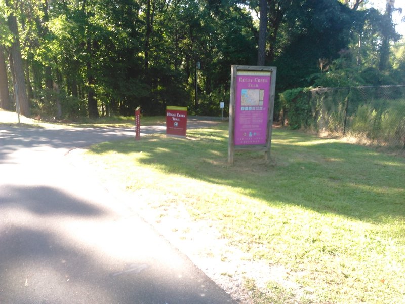 Crossroads of House Creek and Reedy Creek Trail