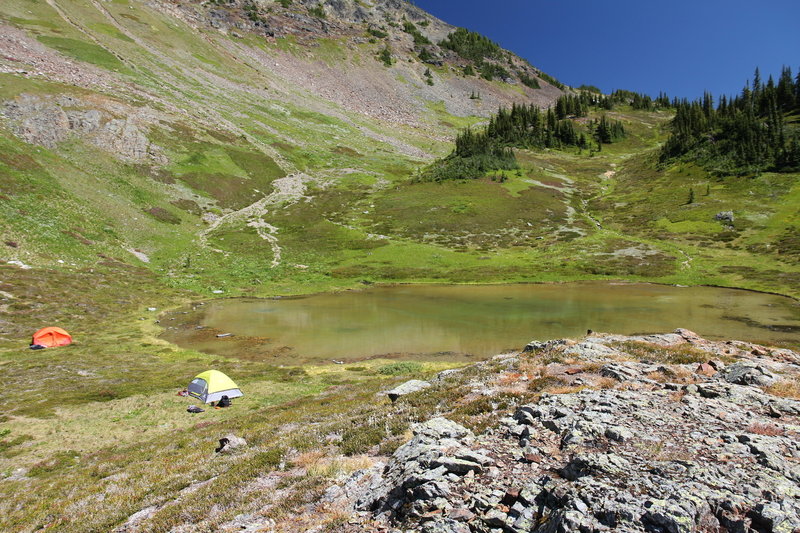 Alpine tarn on Mount Outram trail