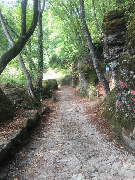 Multi-trail junction at Pietre Strette. There is also potable water and benches here for a rest.