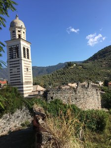 Leaving Levanto you have a nice view of the church and old town wall.