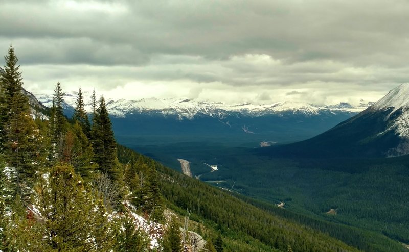 Looking east across the Bow River Valley to the mountains of Alberta, from the lookout at the top of Paget Lookout Trail