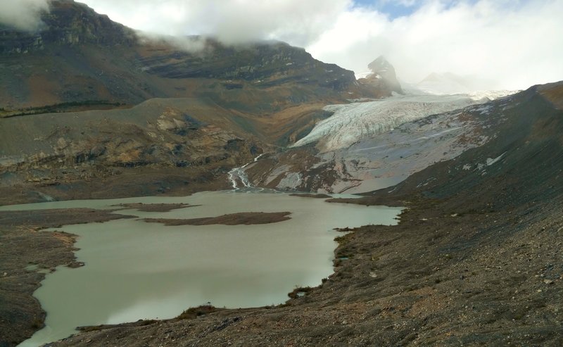 Hargreaves Glacier and Hargreaves Lake can be seen from the Hargreaves Lake and Glacier Viewpoint