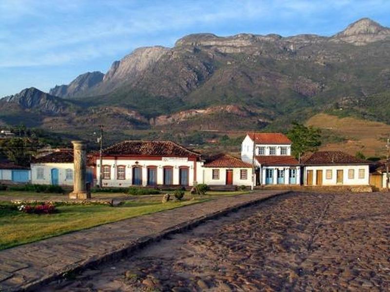 Agulhinha peak seen from the village of Catas Altas.