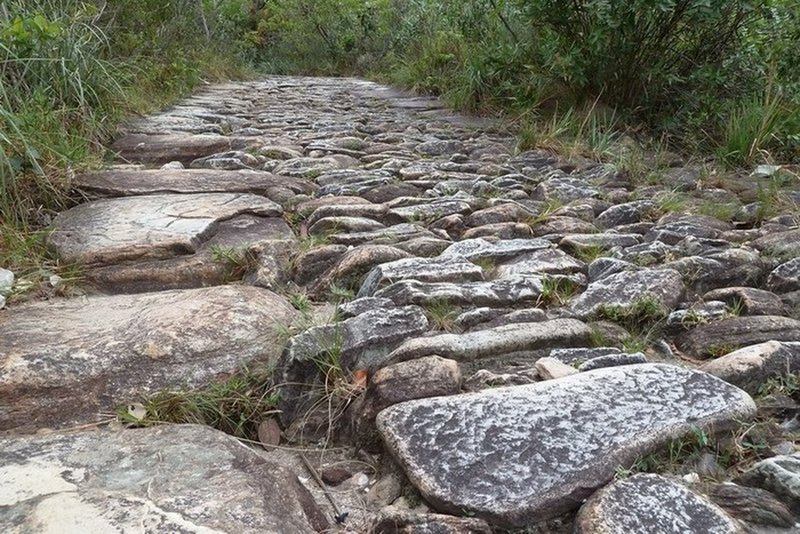 The cobblestone surface of the slaves track.
