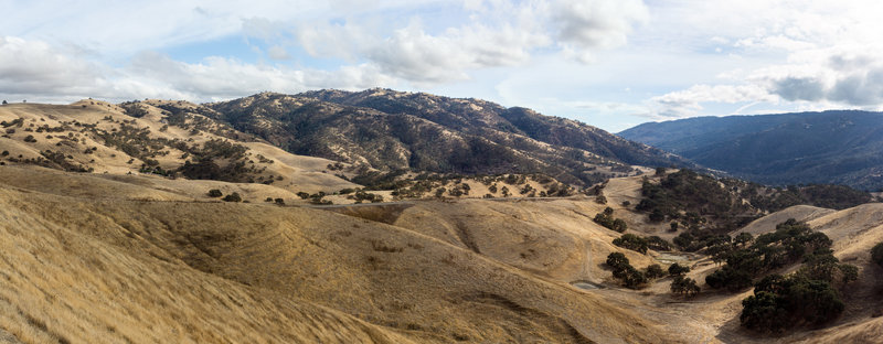 View across Del Valle Regional Park from East Ridge Trail