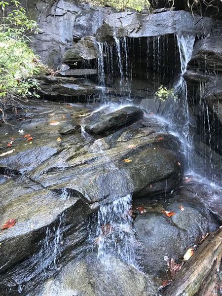 Although not the only water fall along Rim of The Gap but one of the easier ones to take pictures of.