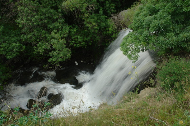 Kotur waterfall on the way to the Cave Church