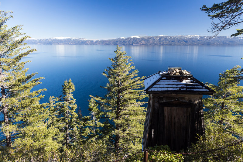 Rubicon Point Lighthouse in front of Lake Tahoe