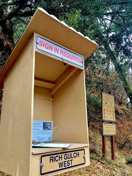 Trailhead at Rich Gulch