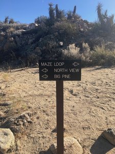 Sign at one of two intersections of the Maze Loop trail and the North View trail.  Walking Maze Loop clockwise this sign is at the second intersection of the North View view trail and the Maze Loop trail.