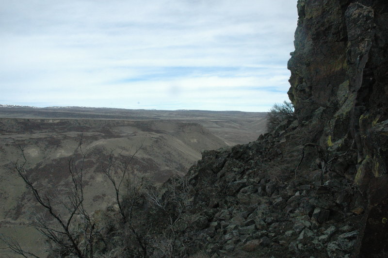 North edge of Kings Crown scrambling route with devils playground in background