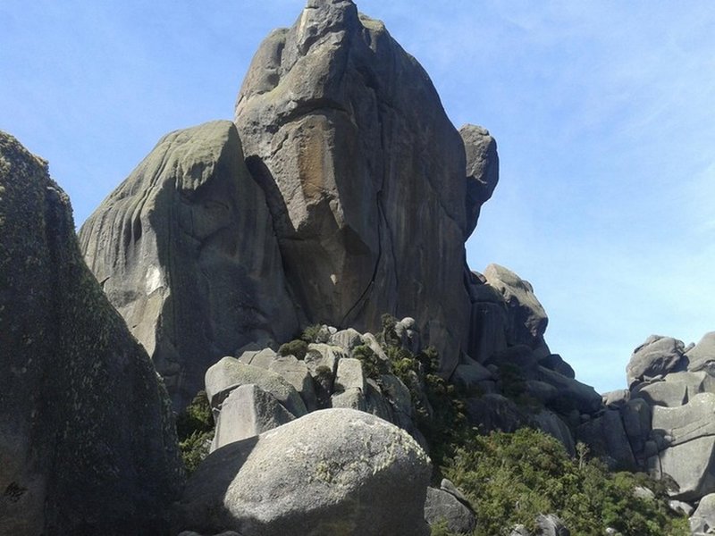 Prateleira Peak seen from the base