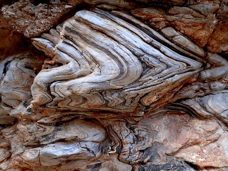 Truly convoluted rocks near the short dry falls