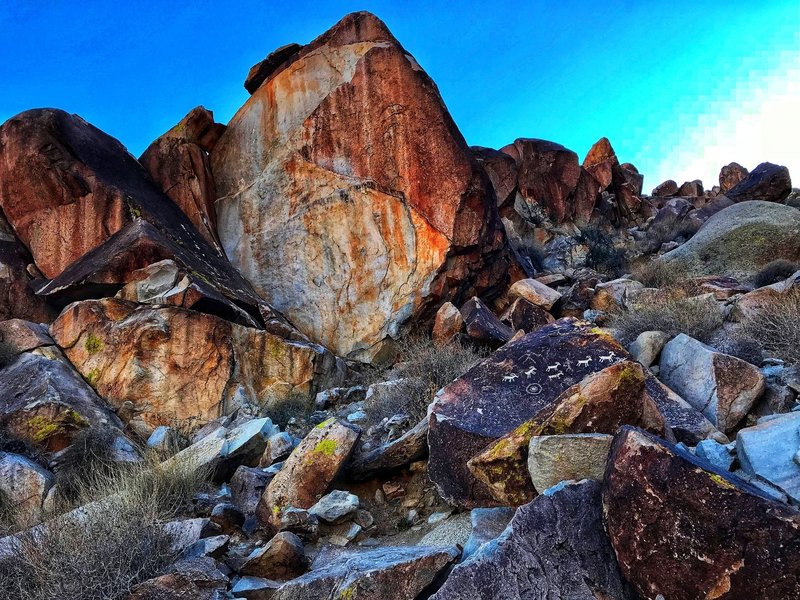 Canyon walls and petroglyphs at Grapevine Canyon Trail