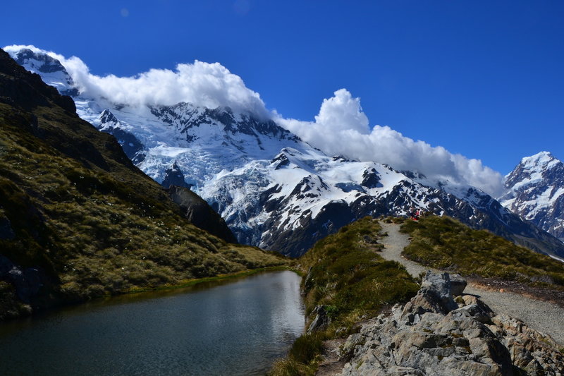 One of the tarns at the top of the Sealy Tarns Track