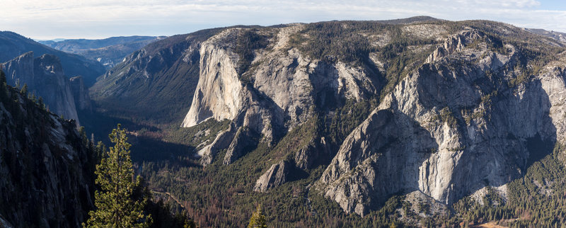 Yosemite Valley and El Capitan from the rim on Pohono Trail