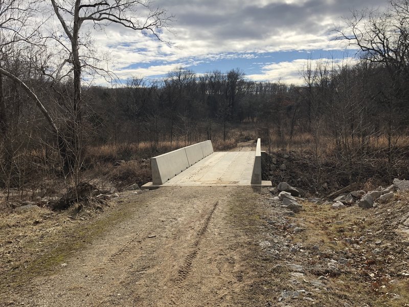 Concrete bridge that goes over LaBarque Creek near trailhead