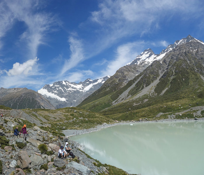 Hooker Lake, end of the Hooker Valley Track