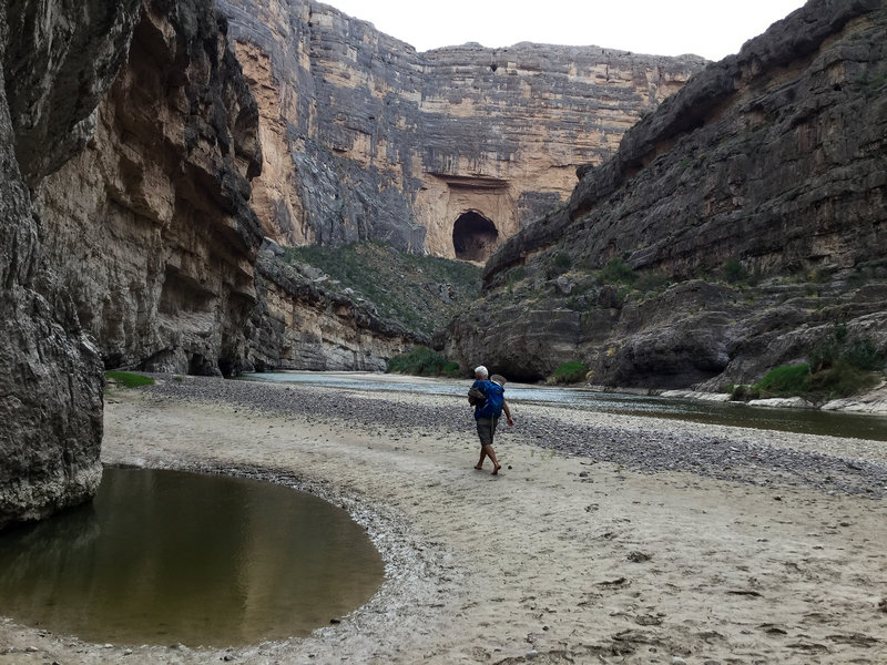 hiking Rio Grande River beyond trail