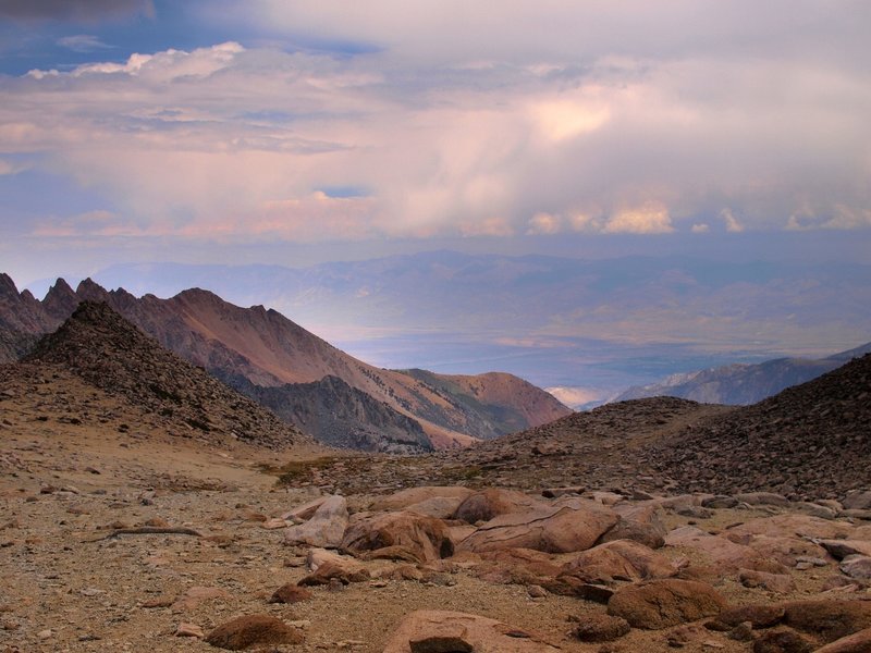 Looking east from the Lamarck Col Trail.