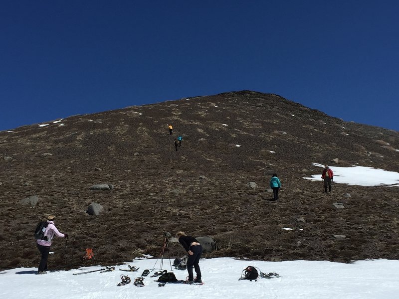 Dropping our snowshoes and hiking to the ridge of Elephant Back ridge.