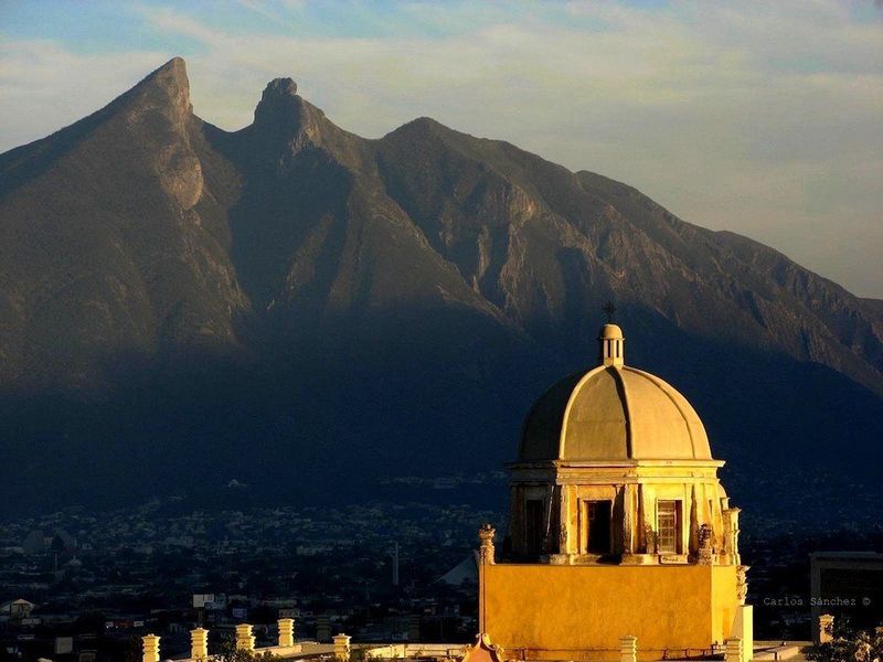 The Peak on the left is called Pico Norte. This trail will take you to it.