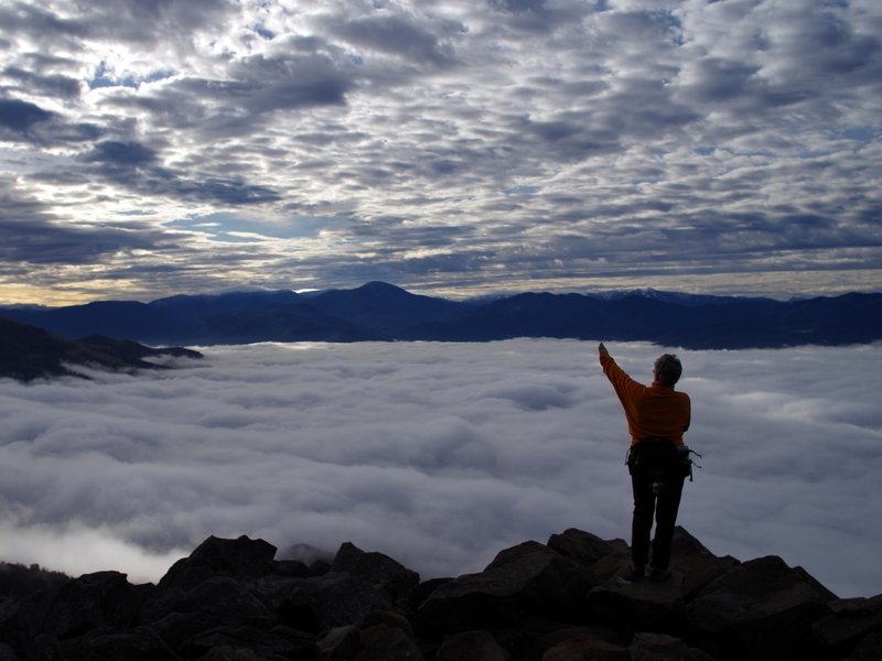 Pointing toward Mount Ashland from the viewpoint on Roxy Ann Peak.