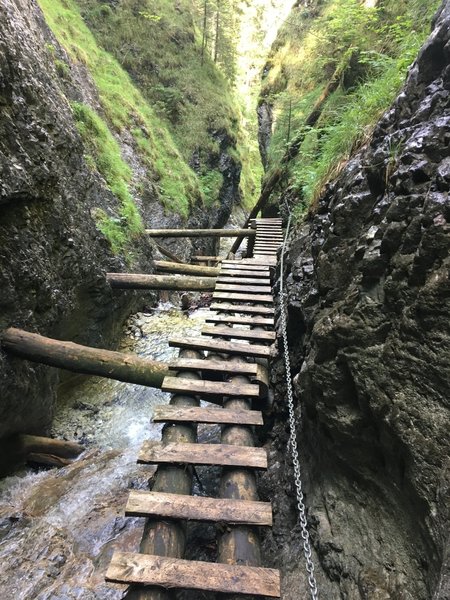 Upper cascades with footsteps