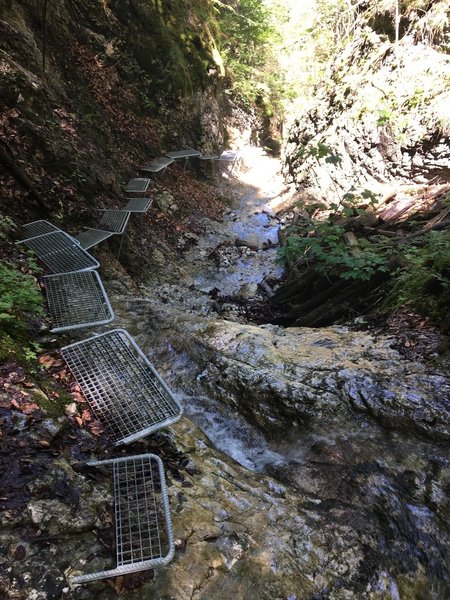 Upper cascades with footsteps