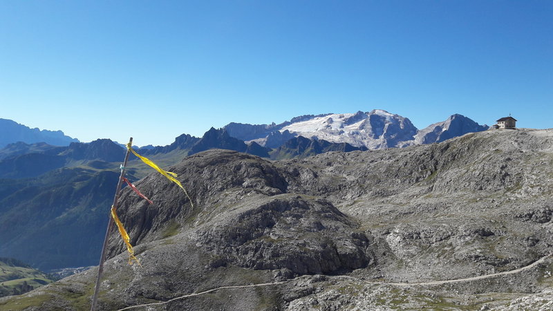 Rifugio Kostner.... dalla seggiovia Vallon.  Kostner Hut from Vallon lift